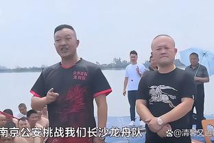 六台记者：哈维现在很冷静，他不担心自己的帅位